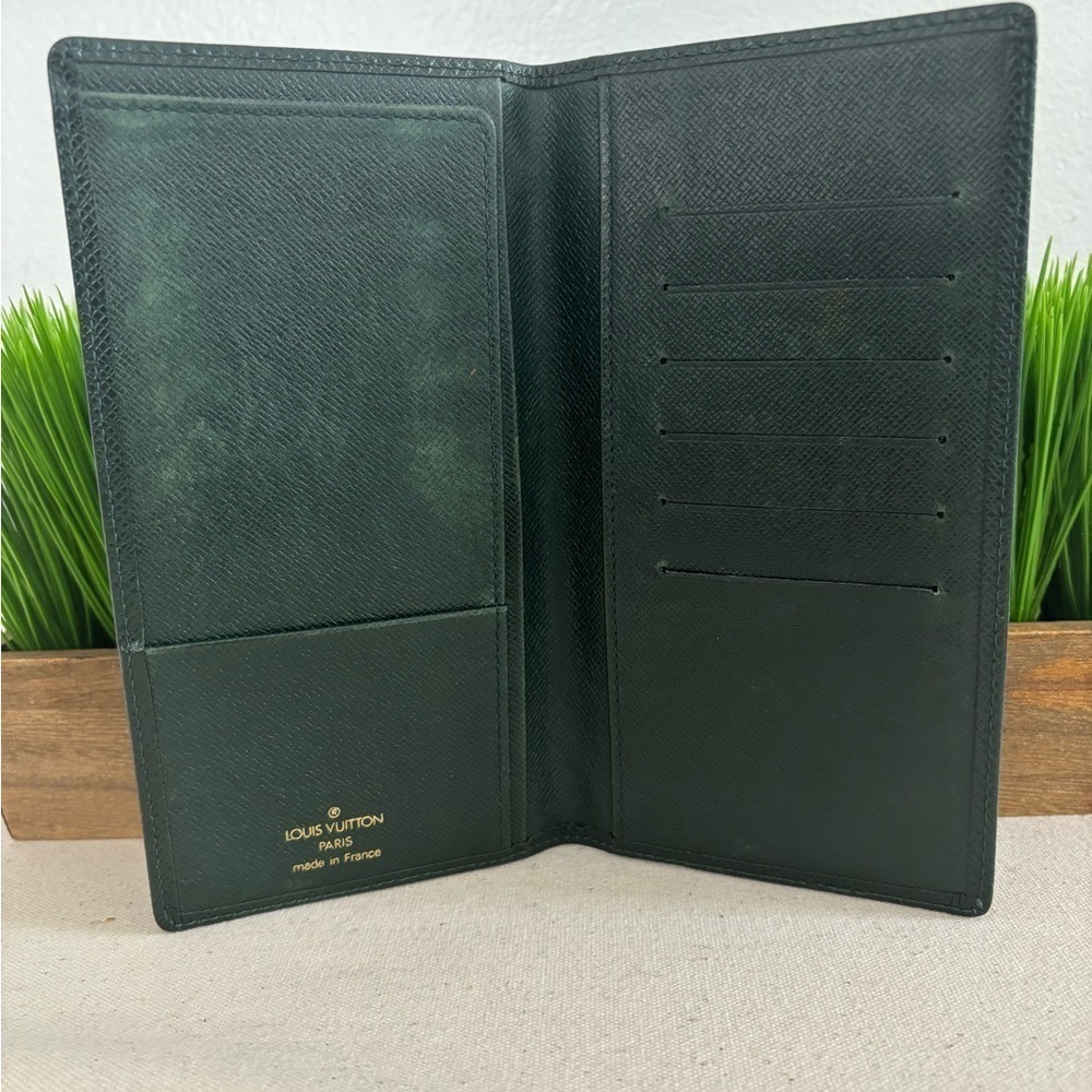 Louis Vuitton Taiga Leather Bifold Long Wallet  Green - Picture 4 of 13